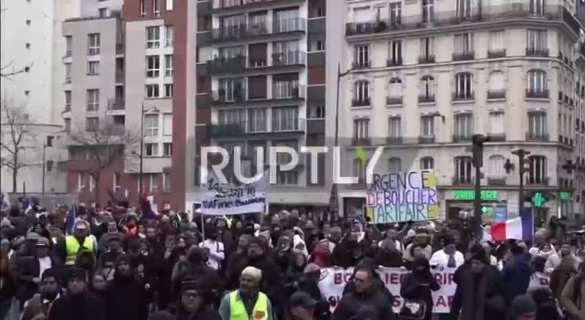 Bakers and restaurant-owners protest the Economy Ministry over exorbitant energy bills.