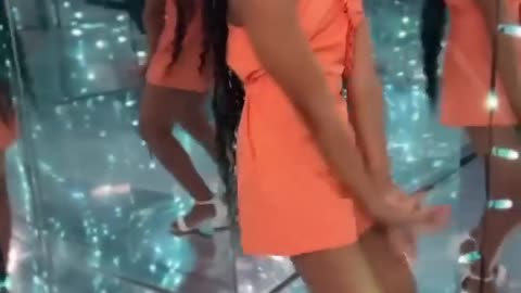 Bounce when she walk 💕