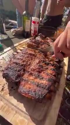 Argentinian farm, where the art of grilling meets the deliciousness of ribs. 🔥🐄