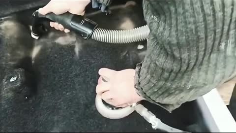 Dust cleaning in automobile interior