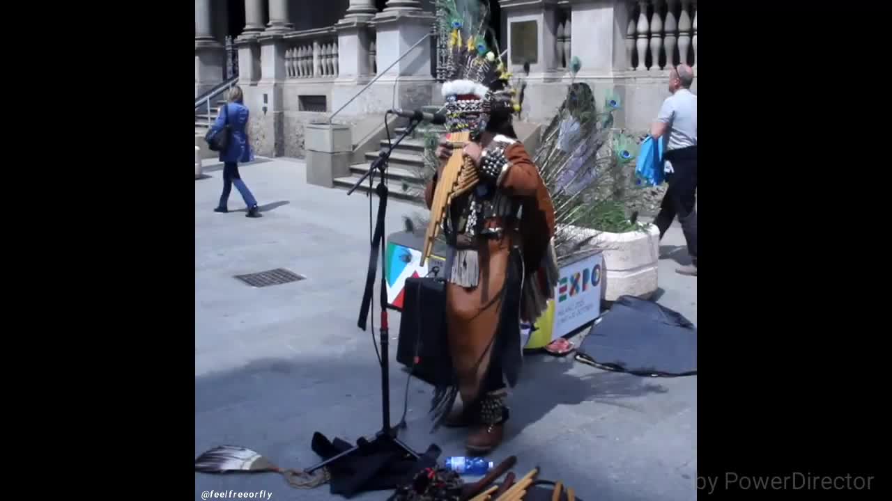 Busker at Piazza del Duomo