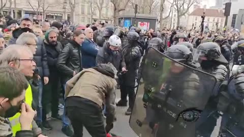 HAPPENING NOW!Grève du 11 mars à Paris contre la réforme des retraites les manifestants