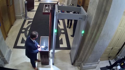 0163USCH01HouseCarriageDoor_2021-01-06_09h52min22s953ms.mp4