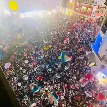 Mentre i giornalisti scrivono di "migliaia di morti al giorno, ..