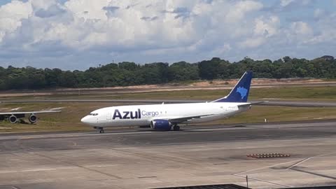 Boeing 737-400F PR-AJY pousa em Manaus vindo de Campinas