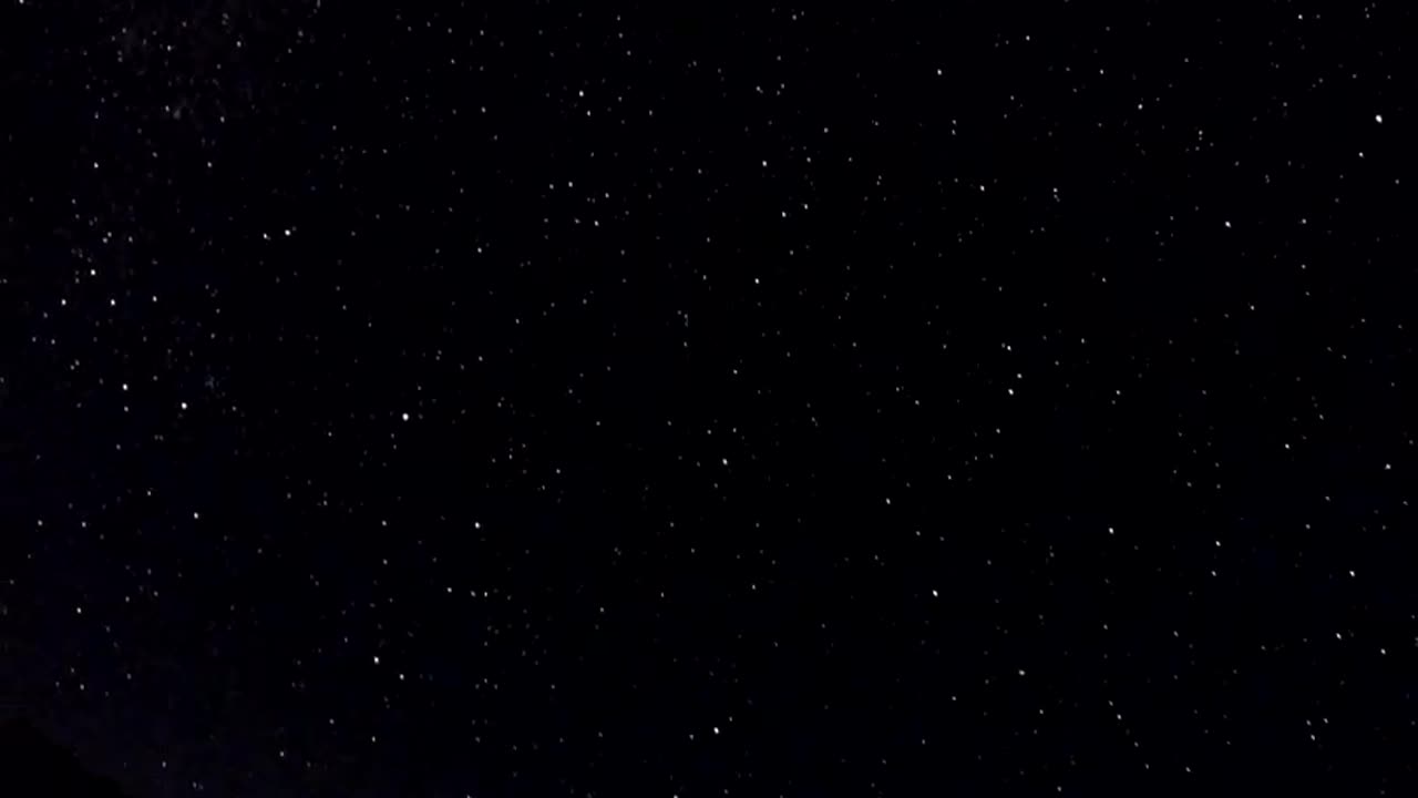 Rotating night sky (8 hour time lapse, including part of the Milky Way)