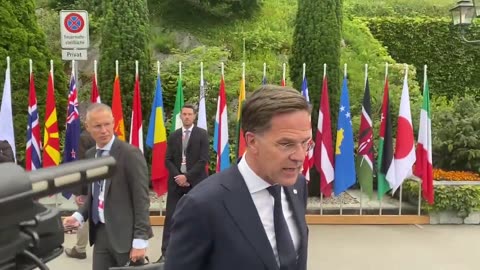 Demissionair minister-president Rutte arriveert op de vredestop voor Oekraïne
