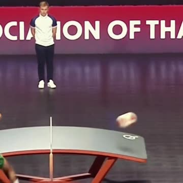 Even Ronaldinho was left amazed by this teqball rally… 🤩