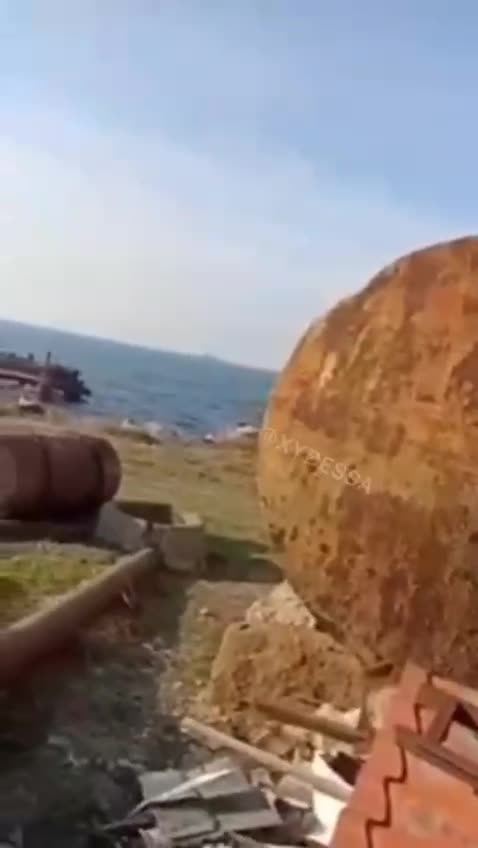 Video filmed yesterday by a garrison fighter on Zmeiny Island