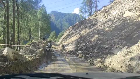 Road to Badrinath