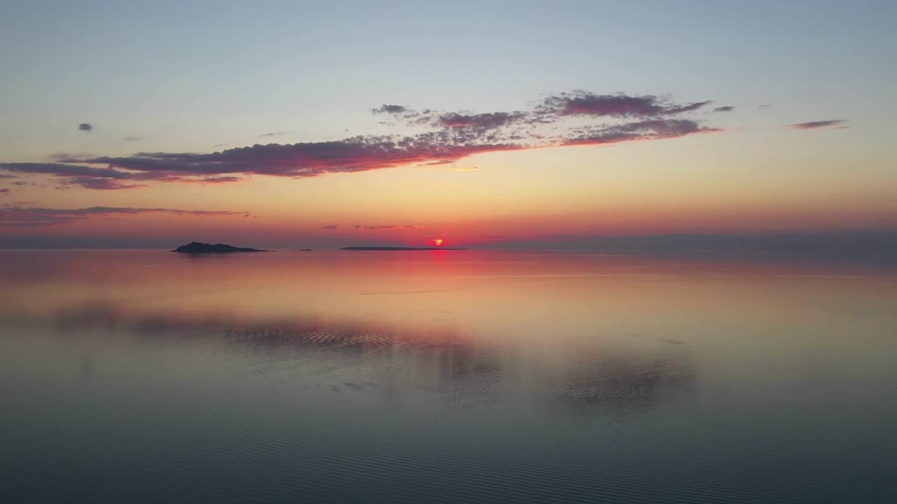 "Soothing Waves: A Piano and Ocean Sounds Mix for Relaxation"