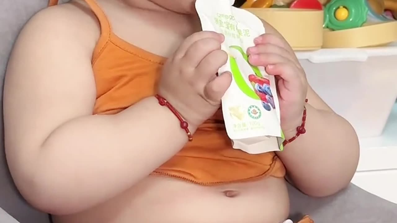 Cute baby feed 🥰