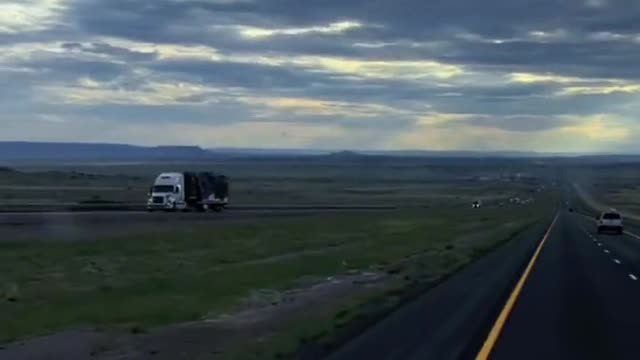 Wind and sun free and comfortable Trucker See the world from another Angle