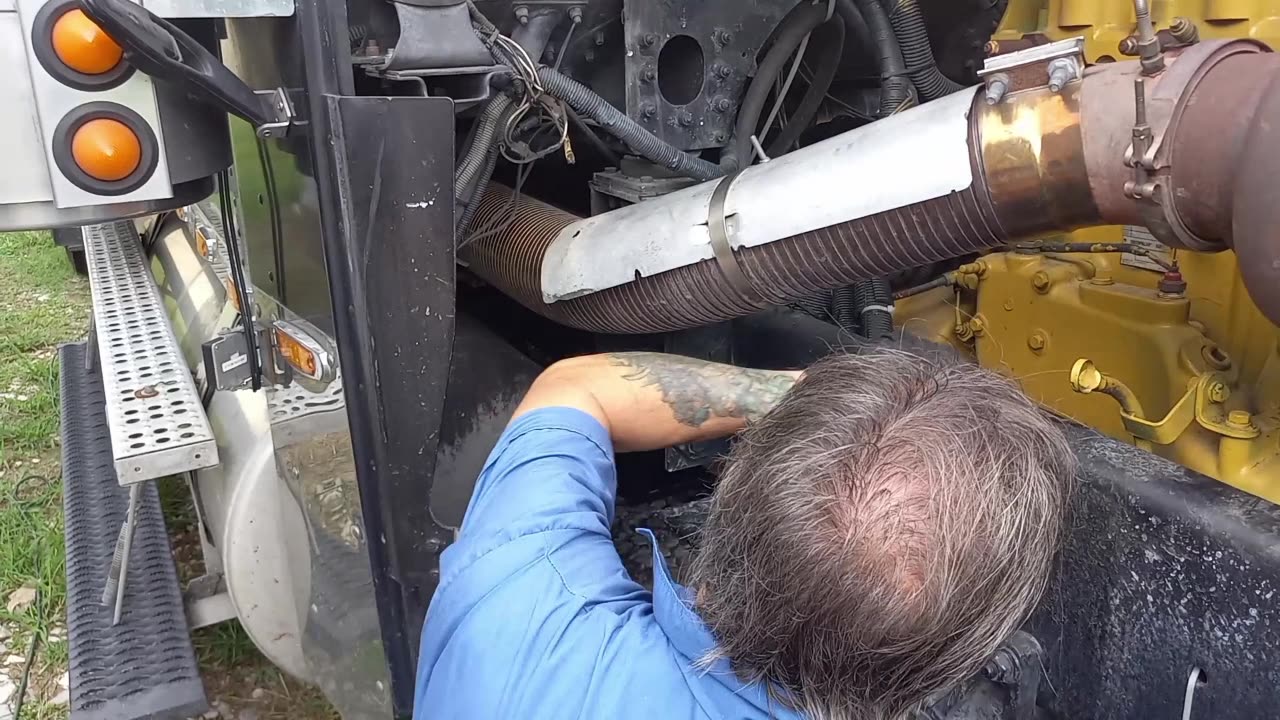 11-YEAR-OLD SON FILMS DAD DISMANTLING FREIGHTLINER CAT 3406E MOTOR