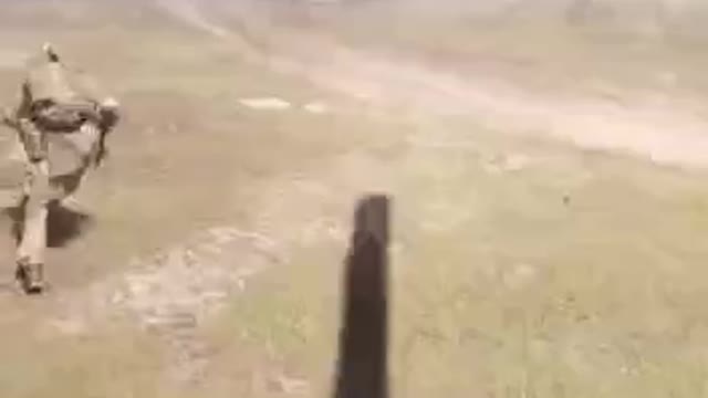 🇷🇺 Paratroopers disembark from a Mi-8 helicopter