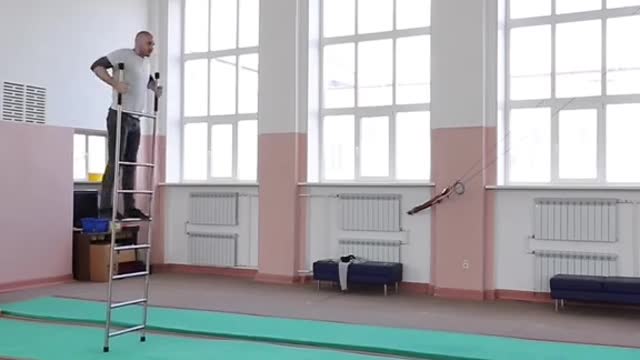 Hiring him to change some lightbulbs ASAP 😮 (bondarev001IG)