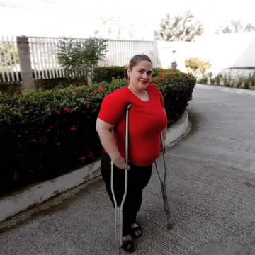 Julia, polio, walking and even crutches