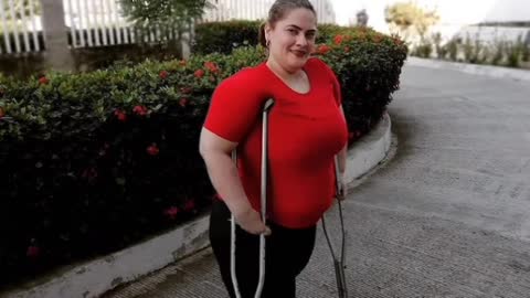 Julia, polio, walking and even crutches