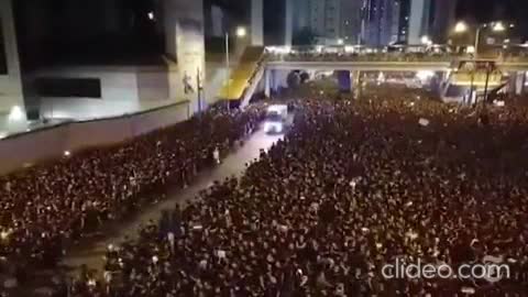 Amazing - Chinese Protesters Defensive Tactics!