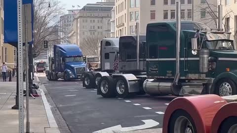 Truckers Convoy arrived just a block away from the White House 🇺🇸