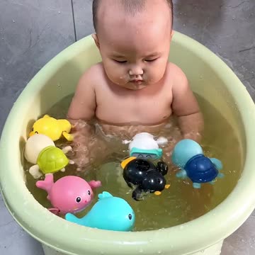 CHILD BATHING FUNNY VIDEOS