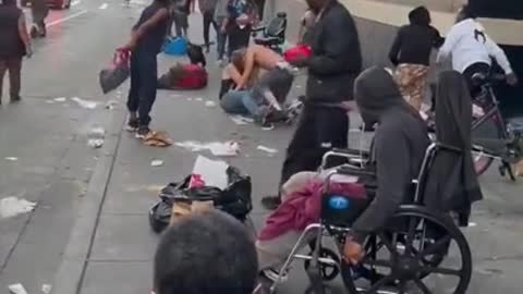 Homeless fighting in squalid conditions on San Francisco street