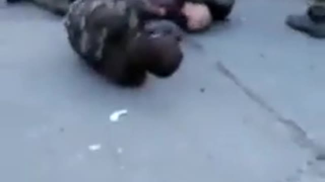 Ukrainian soldiers shoot Russian prisoners of war in the legs and afterwards give them a severe beating