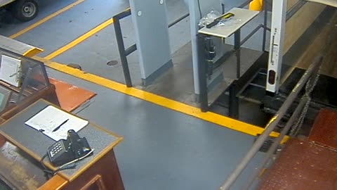 3205LHOBBACStLoadingDock_2021-01-06_12h59min50s687ms.mp4