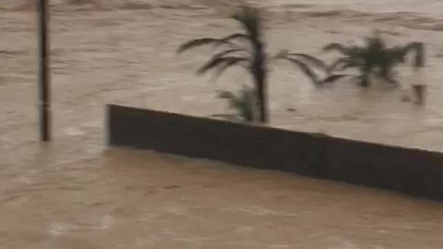 A cyclone in the Sultanate of Oman and homes are drowning