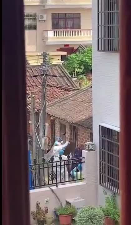 CHINA: Health Officials Disinfect Suicide Victim’s Body Before Collecting It