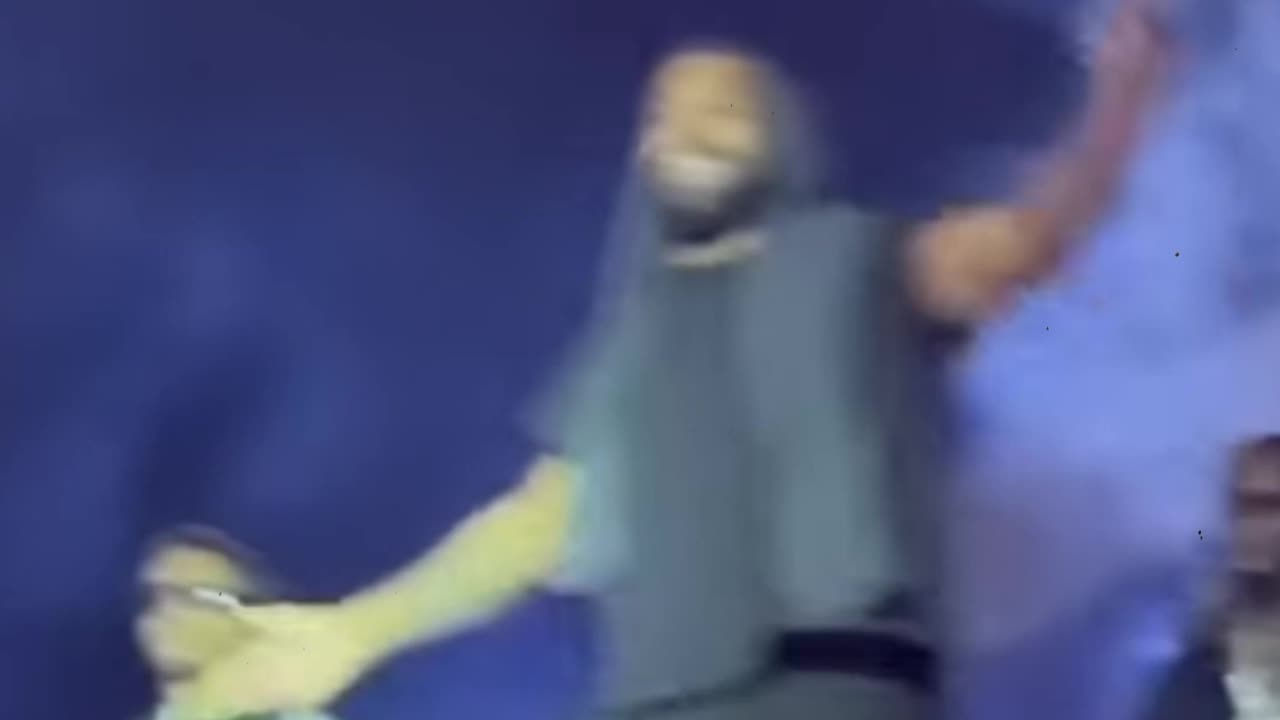 Kanye West (is back)