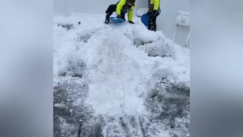 R2J2 Snow slide 2022