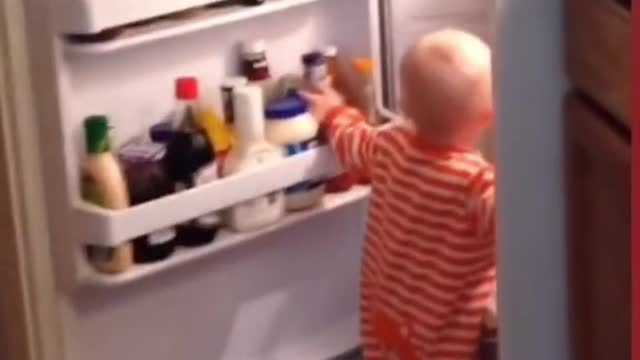 THE FRIDGE DOOR MAKE BABY MAD.mp4