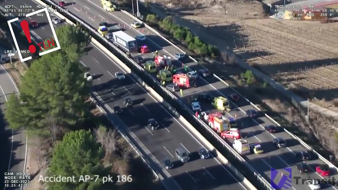 Colas en la AP-7 en Subirats por un accidente y en Vandellòs por dos camiones volcados