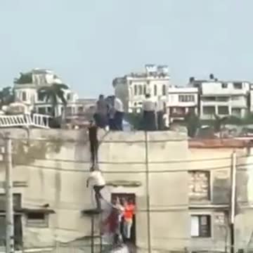 ABUSOS DE LA POLICIA CUBANA CONTRA EL PUEBLO