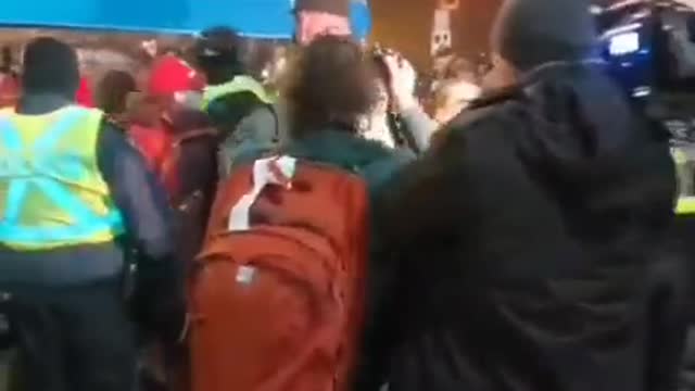 Police Forcefully Arrested Peaceful Protesters at the Blockade in Surrey, British Columbia