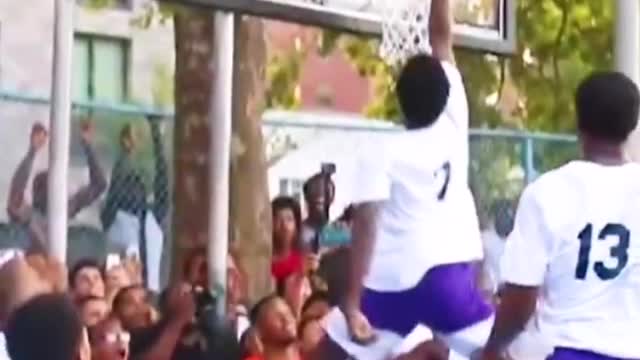 Great dunk moment