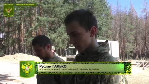 💢 Ukrainian prisoners bury their compatriots killed in Lychansk recently