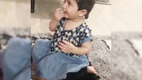 Baby Eating Lemon (Funny)