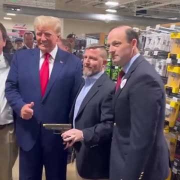 Rock-Around-The-Glock: Donald Trump Gets Himself a Gun in South Carolina