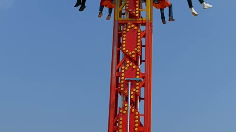 amusement park gyrodrop