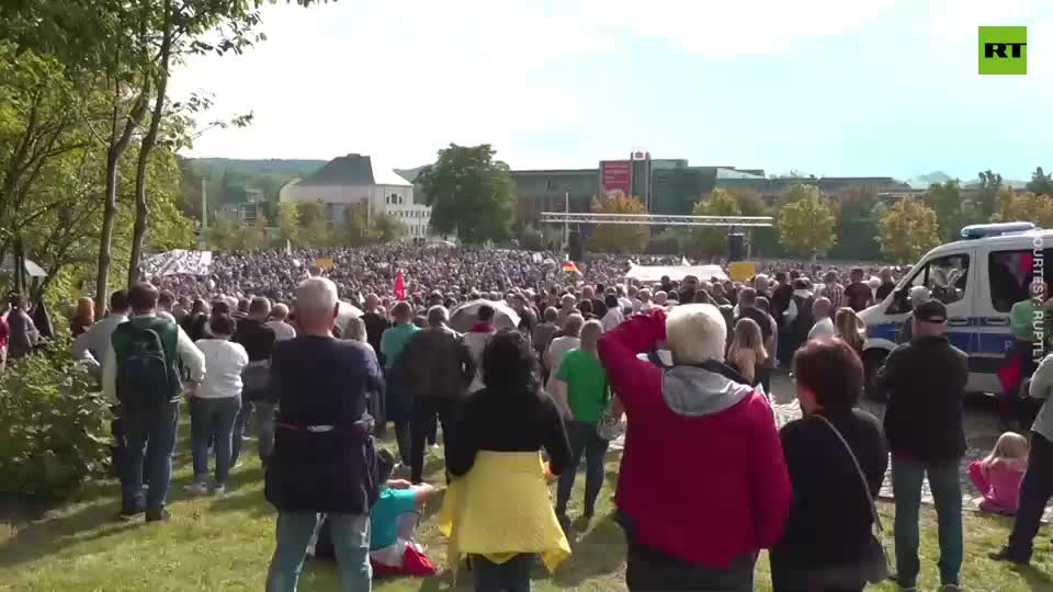 GERMAN CITIZEN FINALLY AWAKING TOO - Thousands demand German govt resignation