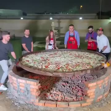 The largest pizza built in the amateur yard