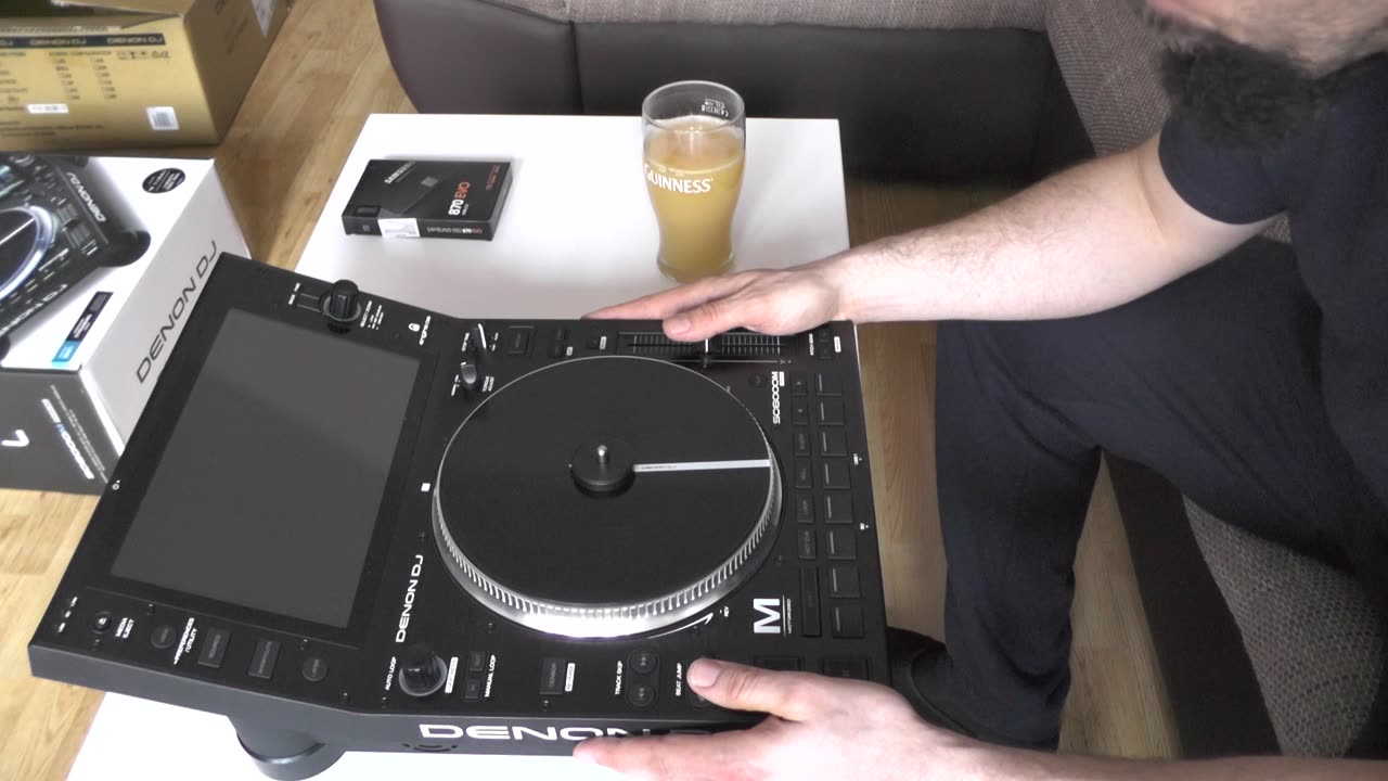 Denon DJ-SC6000M PRIME Unboxing