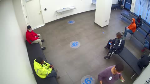 8030FCOB01128BadgingWaitingArea_2021-01-06_08h20min00s703ms.mp4