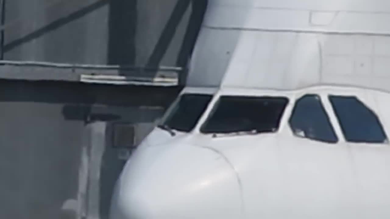 Airbus Beluga landing and takeoff at Finkenwerder, EDHI-11