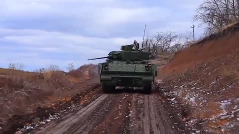 🇺🇦🇺🇸 The first video of the American M2 Bradley appearing in service with the