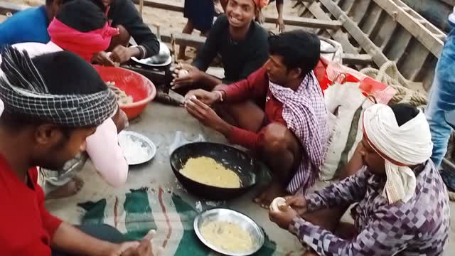 Liti banate huye nawo pr