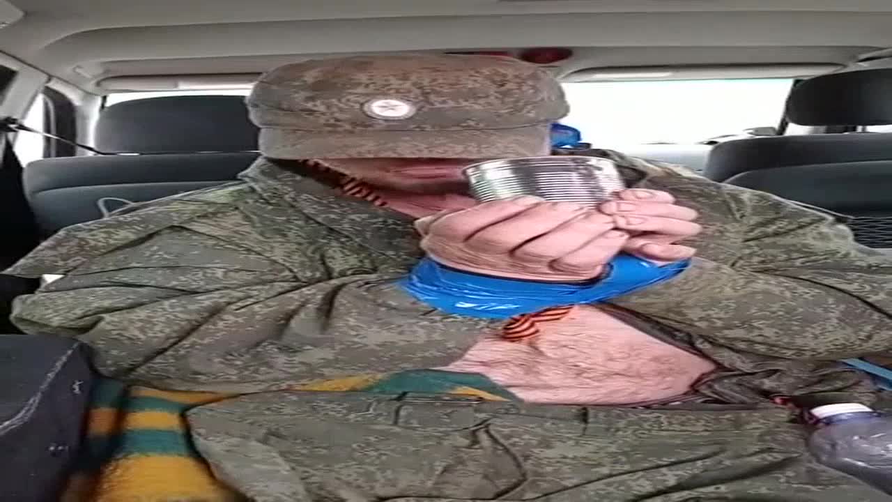 "Not ashamed, no?" - like a Ukrainian soldier hung with Colorado stripes to a Russian full-length