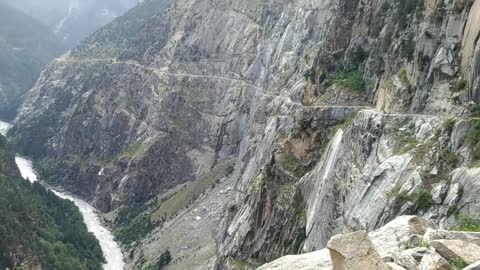 DANGEROUS ROAD IN WORLD